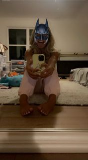 Sadie Crowell feet photo thumbnail