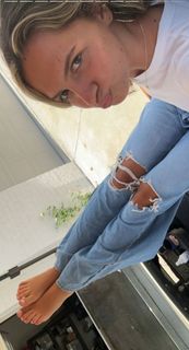 Sadie Crowell feet photo thumbnail