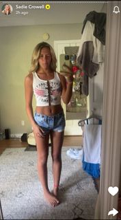 Sadie Crowell feet photo thumbnail