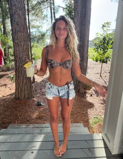 Sadie Crowell feet photo thumbnail