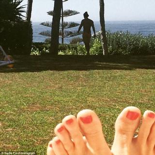 Sadie Frost feet photo 7