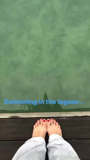 Sadie Frost feet photo 17