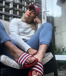 Sadie Gibbs feet photo 5