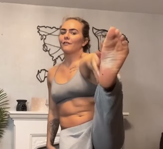 Sadie Gibbs feet photo 20