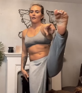 Sadie Gibbs feet photo 19