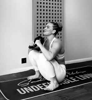 Sadie Gibbs feet photo 10