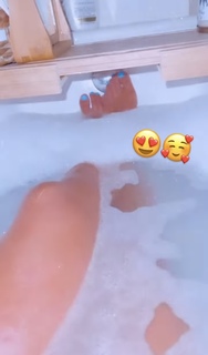 Sadie Gibbs feet photo 12