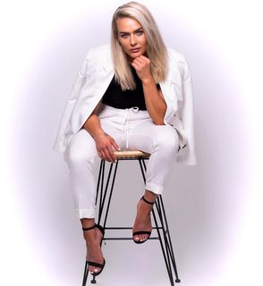 Sadie Gibbs feet photo 9