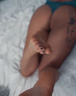 Sadie Gibbs feet photo 6