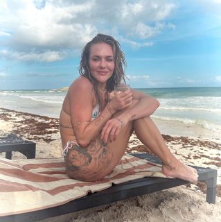 Sadie Gibbs feet photo 4