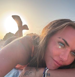 Sadie Gibbs feet photo 10
