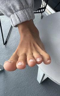 Sadie Mckenna feet photo thumbnail