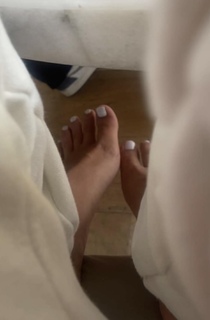 Sadie Mckenna feet photo thumbnail
