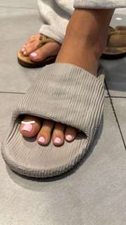 Sadie Mckenna feet photo thumbnail