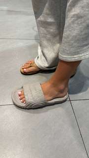 Sadie Mckenna feet photo thumbnail