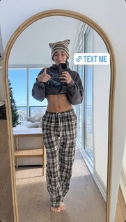 Sadie Mckenna feet photo thumbnail