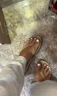 Sadie Mckenna feet photo thumbnail