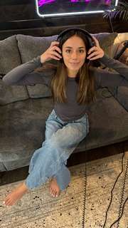 Sadie Mckenna feet photo thumbnail