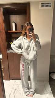Sadie Mckenna feet photo thumbnail