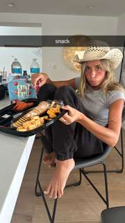 Sadie Mckenna feet photo thumbnail