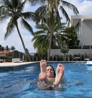 Sadie Mckenna feet photo thumbnail