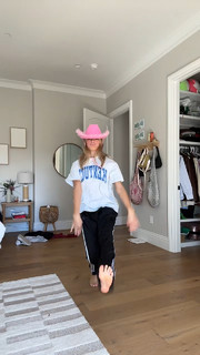Sadie Mckenna feet photo thumbnail