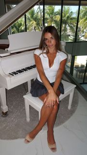 Sadie Mckenna feet photo thumbnail