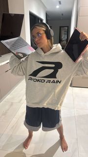 Sadie Mckenna feet photo thumbnail