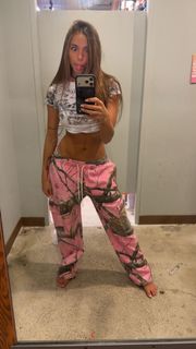 Sadie Mckenna feet photo thumbnail