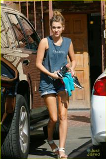 Sadie Robertson feet photo thumbnail