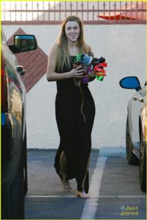Sadie Robertson feet photo thumbnail