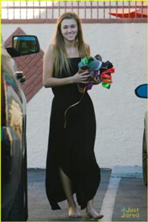 Sadie Robertson feet photo thumbnail