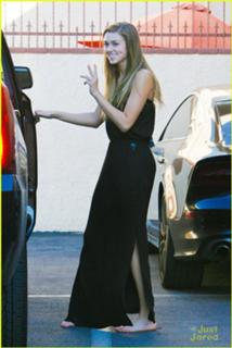 Sadie Robertson feet photo thumbnail
