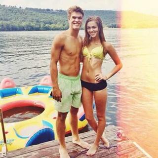 Sadie Robertson feet photo thumbnail