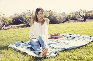 Sadie Robertson feet photo thumbnail