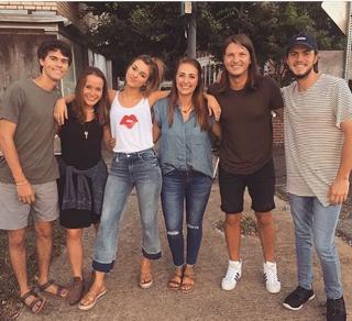 Sadie Robertson feet photo thumbnail