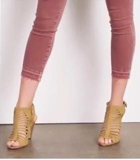 Sadie Robertson feet photo thumbnail
