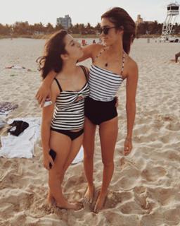 Sadie Robertson feet photo thumbnail