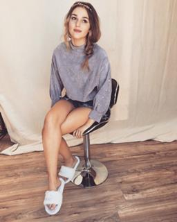 Sadie Robertson feet photo thumbnail