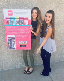 Sadie Robertson feet photo thumbnail