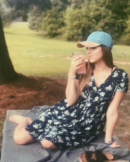 Sadie Robertson feet photo thumbnail