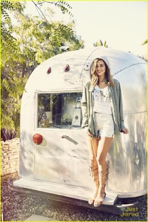 Sadie Robertson feet photo thumbnail