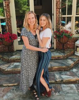 Sadie Robertson feet photo thumbnail