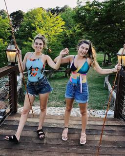 Sadie Robertson feet photo thumbnail
