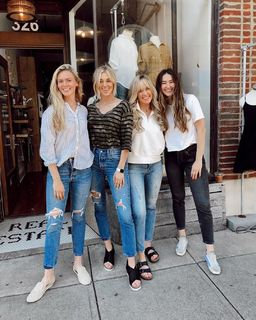 Sadie Robertson feet photo thumbnail