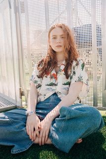 Sadie Sink feet photo thumbnail