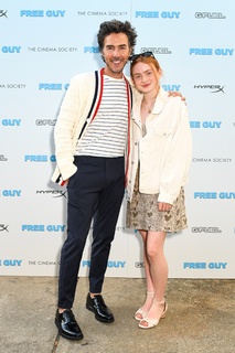 Sadie Sink feet photo thumbnail