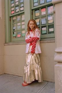 Sadie Sink feet photo thumbnail