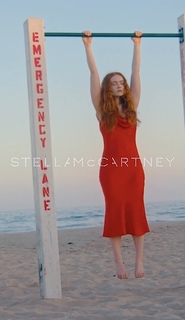 Sadie Sink feet photo thumbnail