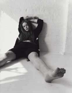 Sadie Sink feet photo thumbnail